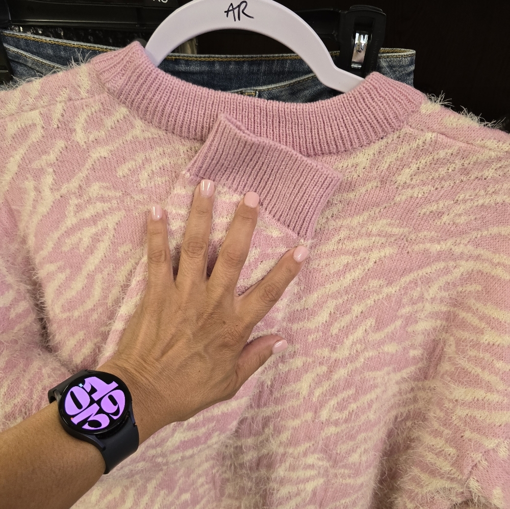 Simply styled sweater - Picture 7 of 7